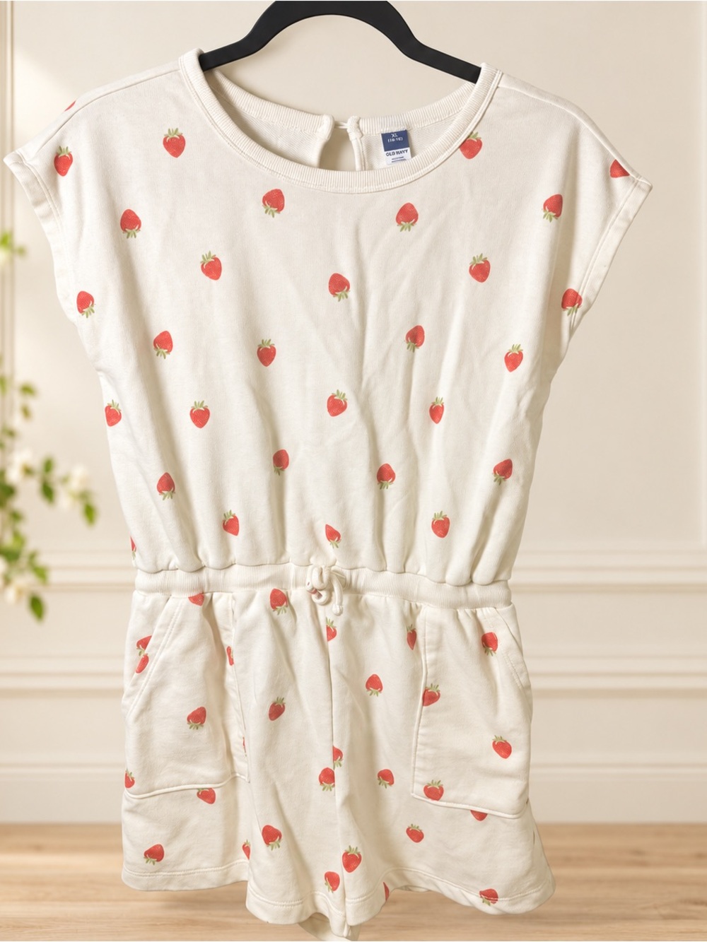 Old Navy Cream Romper with Strawberry Print Size XL 14/16